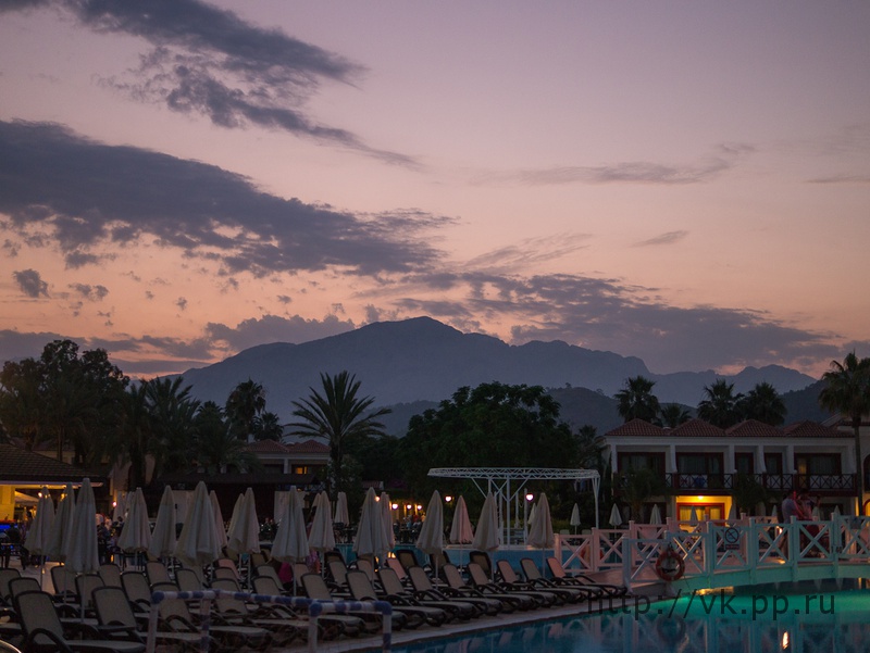 Отель вечером