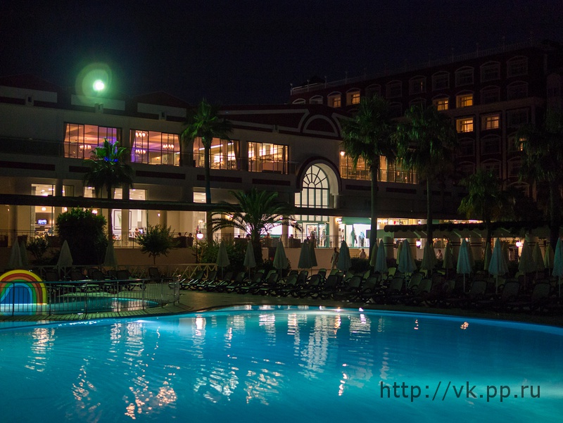 Отель вечером