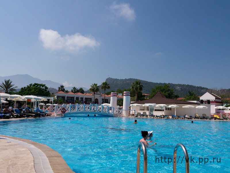 Бассейн отеля