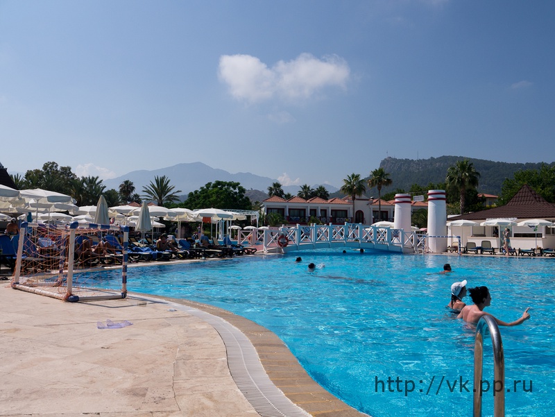 Бассейн отеля