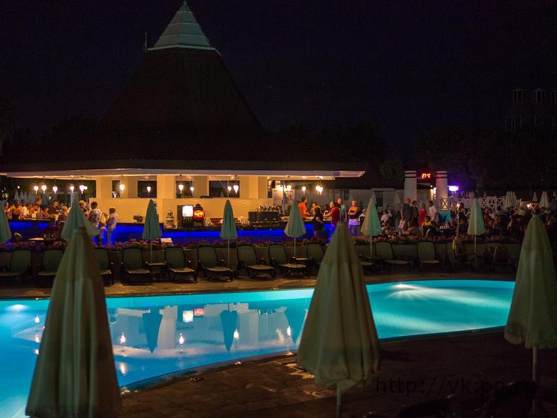 Бар вечером