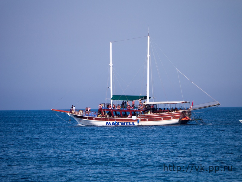 Развлекательный кораблик