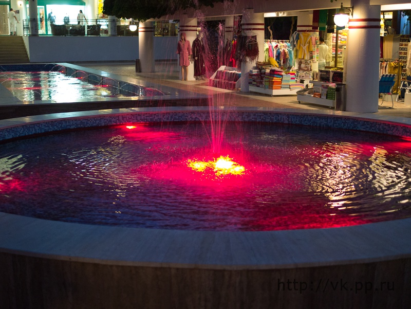 Фонтан вечером