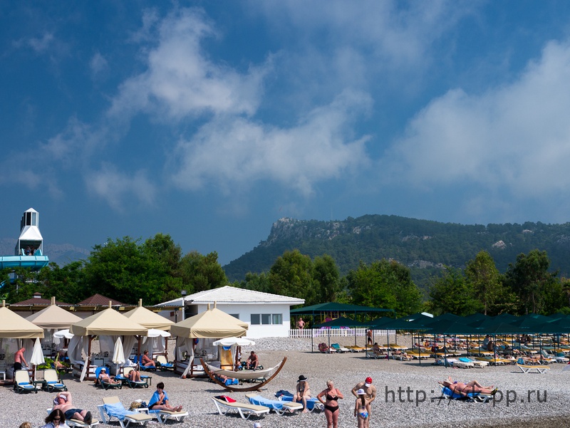 Пляж и горы