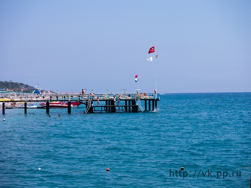 Пристань соседнего отеля