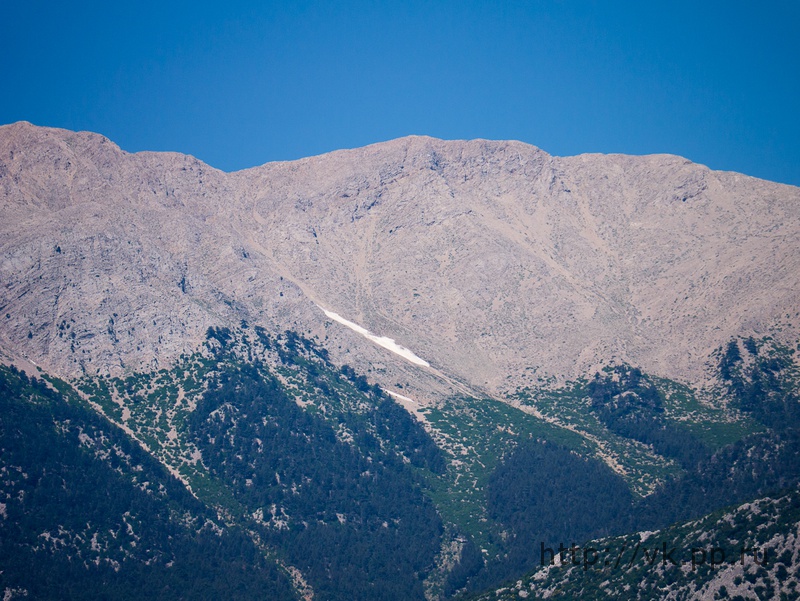 Гора, видно остатки снега