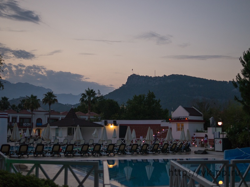 Отель вечером