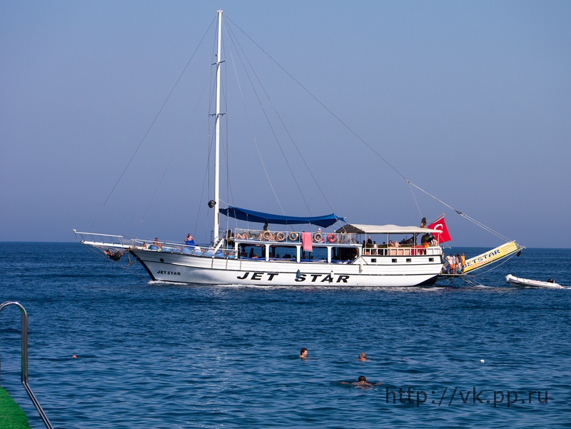 Развлекательный кораблик