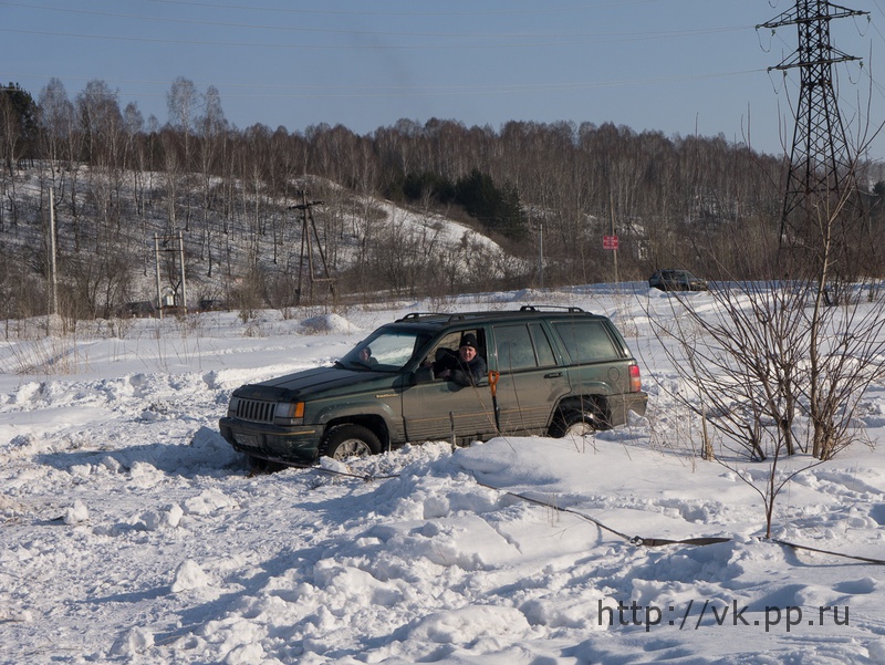 dE тоскливо ждет своей очереди