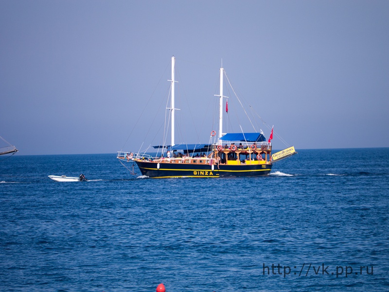 Развлекательный кораблик